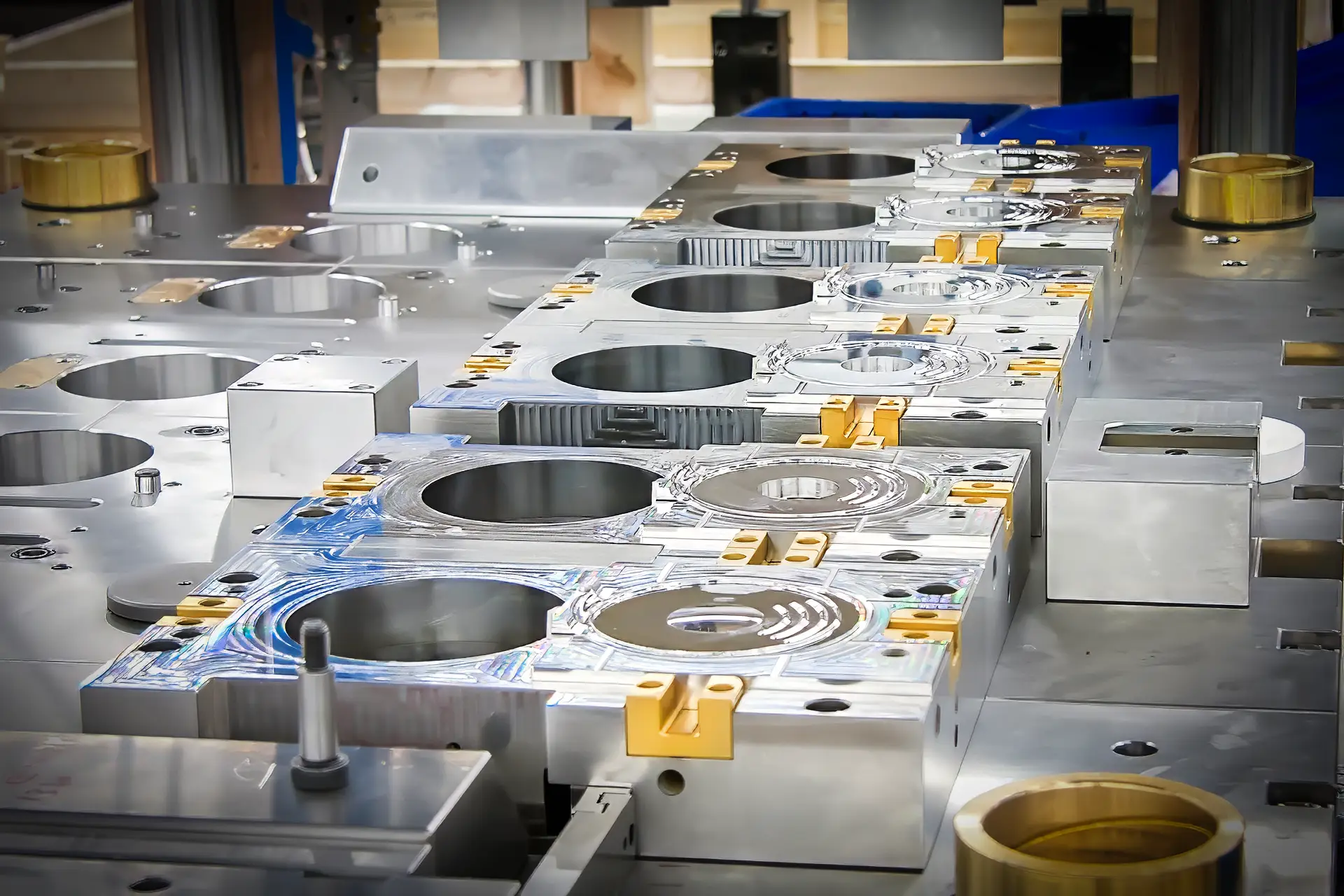 In-Mold + On-Mold<br/>Close Systems